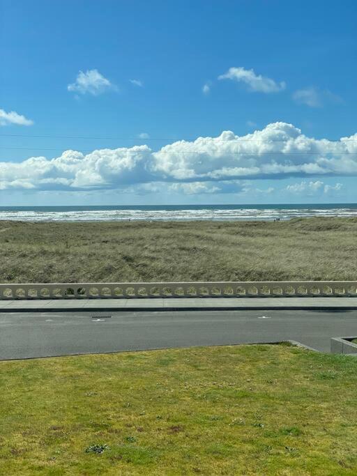 Seaside Beach Front House On The Promenade Extérieur photo